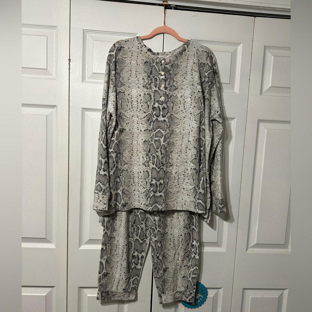 TALULAH Gray Snakeskin Pajama Set